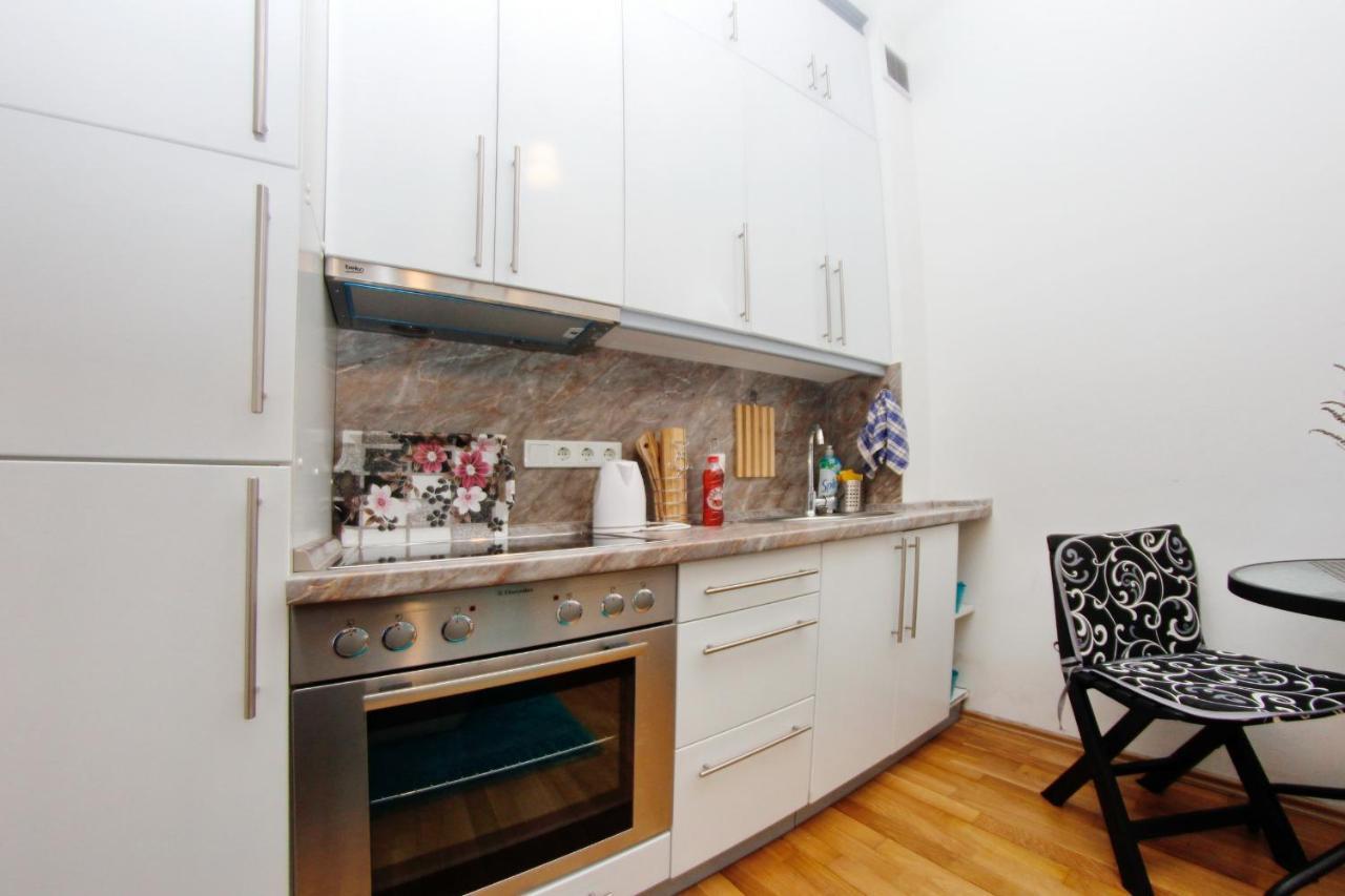 Apartman Centar- Free Parking Apartment Sarajevo Bagian luar foto
